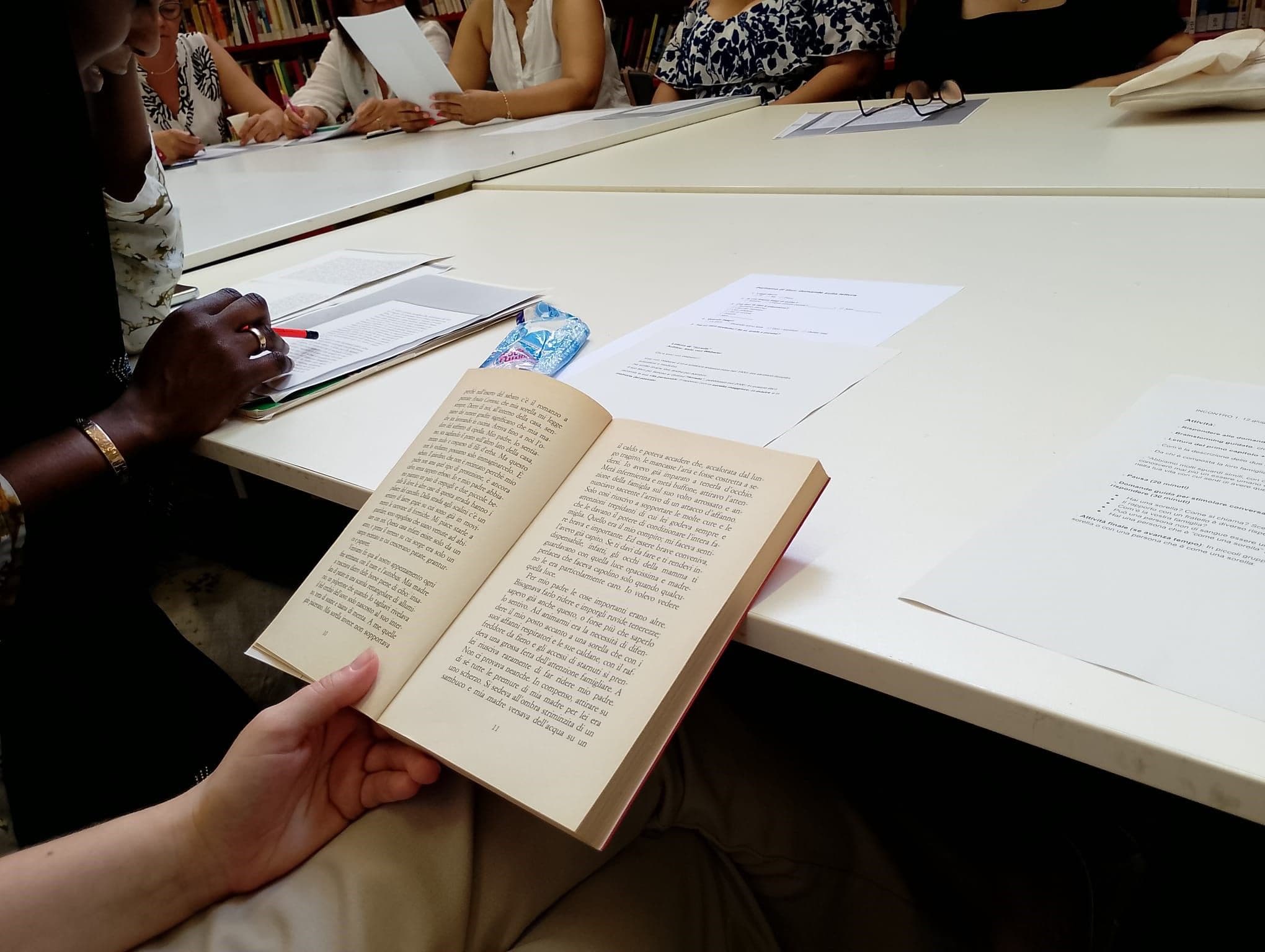 Sorella: leggere per incontrarsi